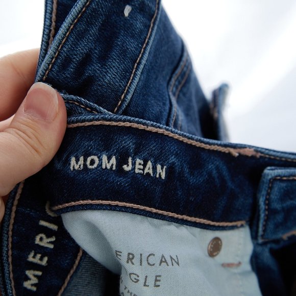 American Eagle Strigid Ripped Mom Jean Women's 6 Tall - Picture 9 of 11